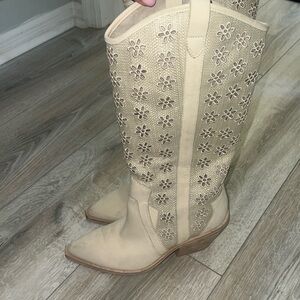Dolce vita cowgirl boots